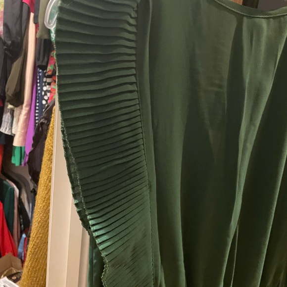Never worn green dress - Picture 3 of 4